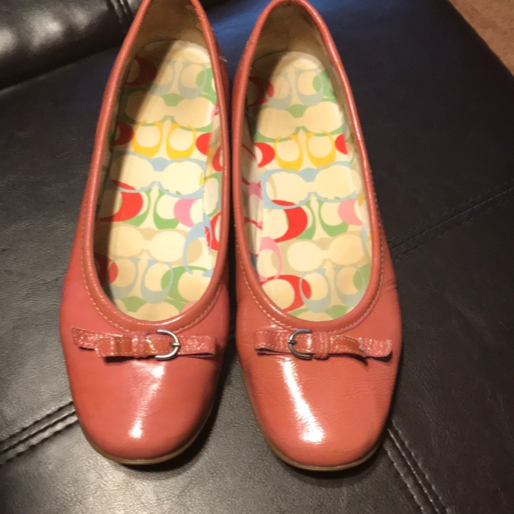 Coach crystal crinkle women size 7, patent leather, bowed flats.